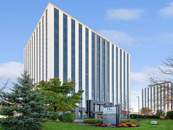 exterior view of LPL Financial Linsco office building in Oak Brook, Illinois