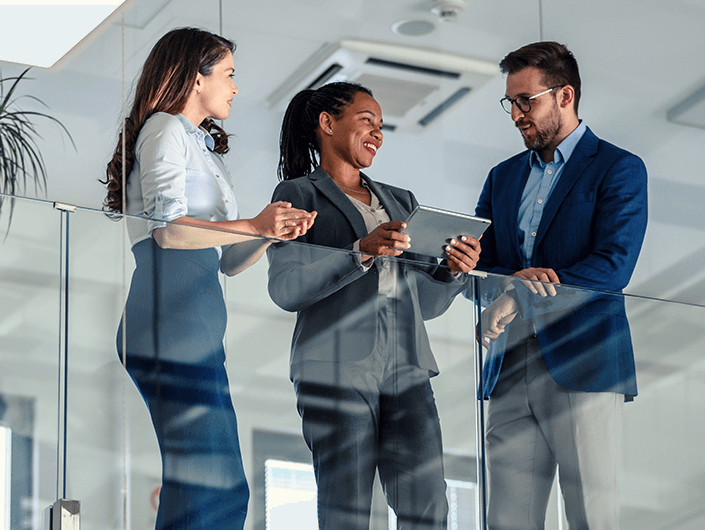 dark blue graphic representation 3 people, two shaking hands, one seated