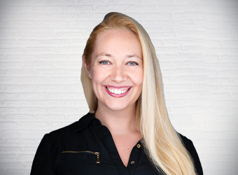 financial advisor amy s lawrence headshot image