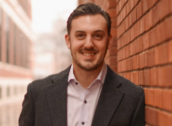 financial advisor zachary fiandt headshot