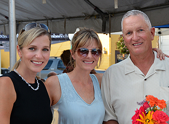 Financial advisor Roberts Ring & Fisher founder Steve Roberts with daughters image